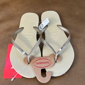 Havaianas Flip Flops, Sand/Gold, Size 7.5